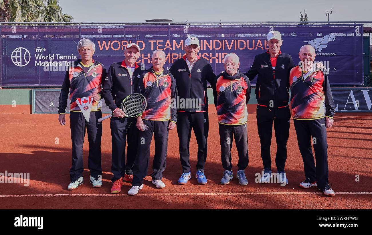 Manavgat, Antalya, Türkei. März 2024. Z. B. Chris Burr (CAN), Tim Griffin (CAN) Kapitän, Joe Forrayi (CAN), Bernd Martin (GER) Kapitän, Hans-Peter Balke (GER), Edgar Evenkamp (GER), Paul Schorn (DE) während der Weltmeisterschaft 2024 im Team- und EINZELHANDEL 65-85 (Credit Image: © Mathias Schulz/ZUMA Press Wire) NUR REDAKTIONELLE VERWENDUNG! Nicht für kommerzielle ZWECKE! Stockfoto