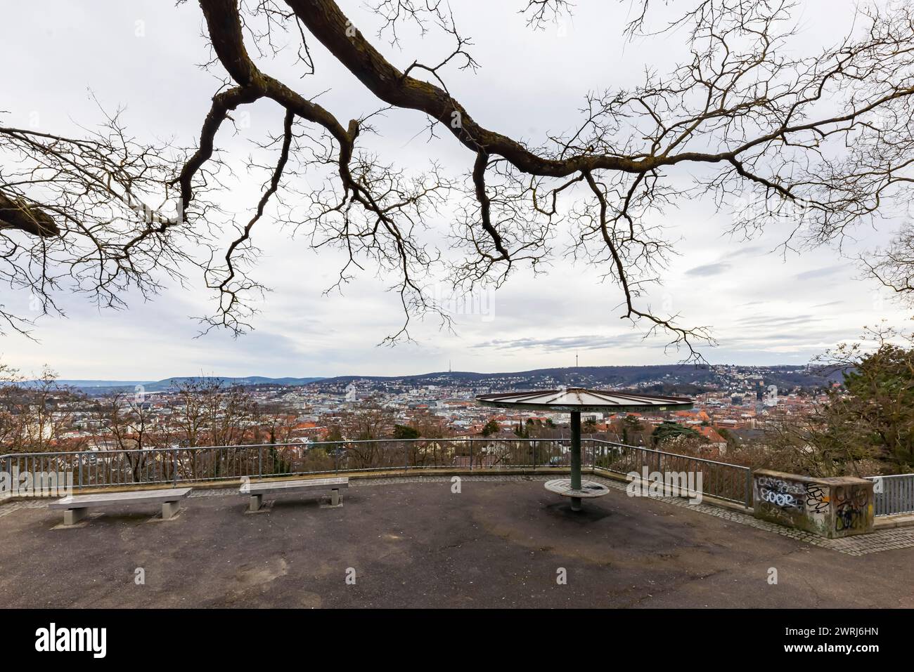 Blick auf die Landeshauptstadt, den Fernsehturm am Horizont, Sightseeing, Stuttgart, Baden-Württemberg, Deutschland Stockfoto