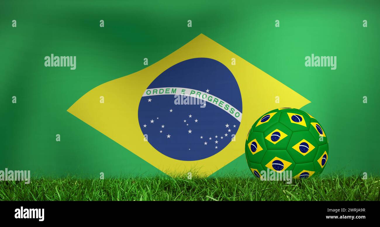 Bild: Die brasilianische Flagge über den Fußballball schwenken Stockfoto