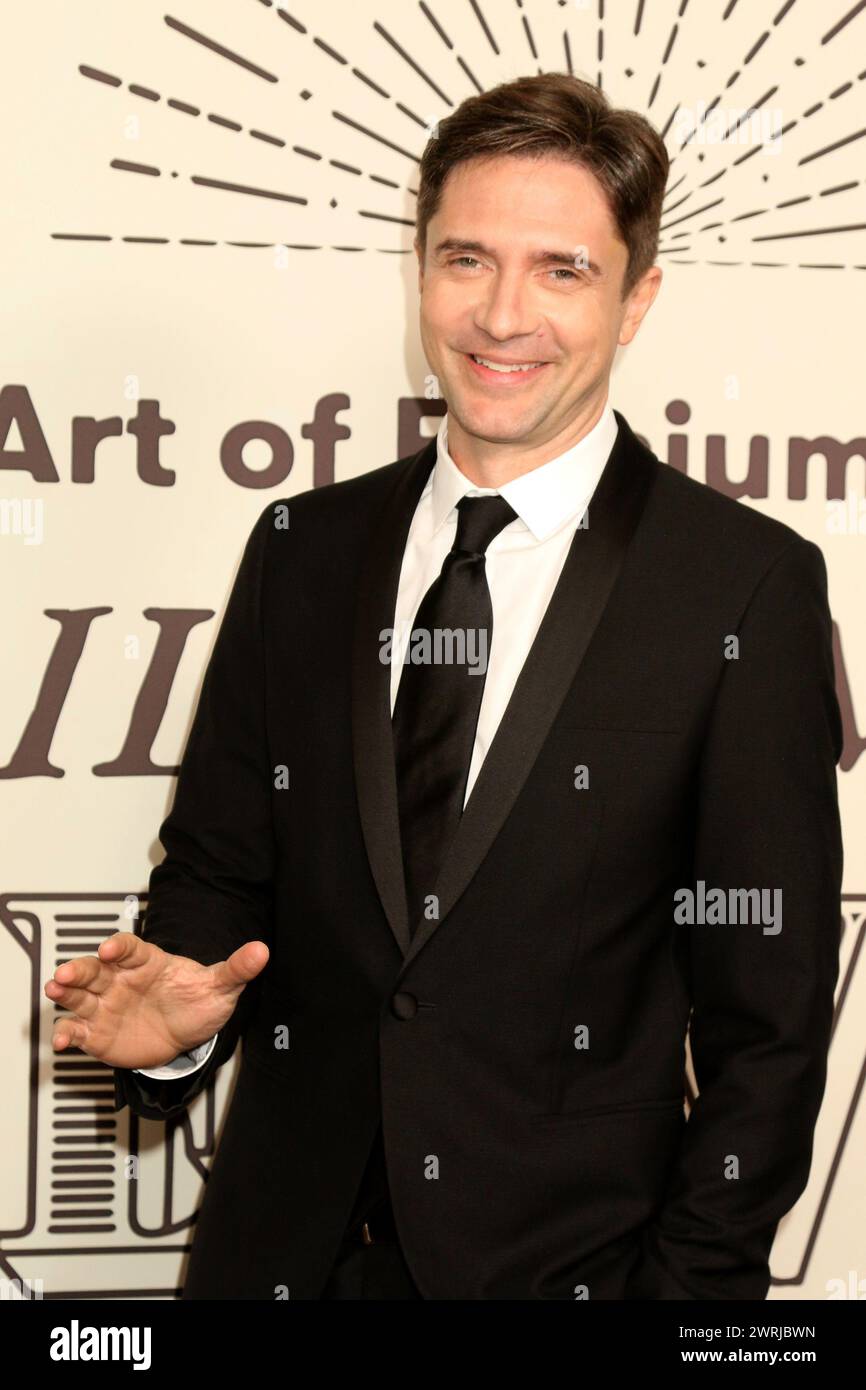 6. Januar 2024, Los Angeles, CA, USA: LOS ANGELES - 6. JAN: Topher Grace 2024 Art of Elysium HEAVEN Gala im Wiltern Theater am 6. Januar 2024 in Los Angeles, CA. (Kreditbild: © Kay Blake/ZUMA Press Wire) NUR REDAKTIONELLE VERWENDUNG! Nicht für kommerzielle ZWECKE! Stockfoto