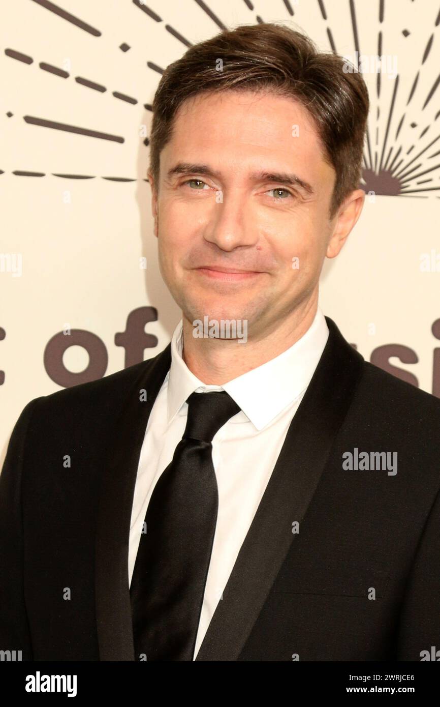 6. Januar 2024, Los Angeles, CA, USA: LOS ANGELES - 6. JAN: Topher Grace 2024 Art of Elysium HEAVEN Gala im Wiltern Theater am 6. Januar 2024 in Los Angeles, CA. (Kreditbild: © Kay Blake/ZUMA Press Wire) NUR REDAKTIONELLE VERWENDUNG! Nicht für kommerzielle ZWECKE! Stockfoto