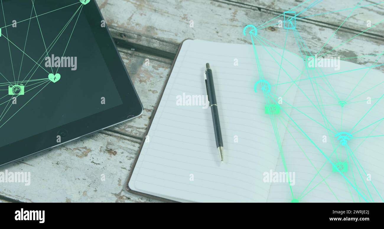 Bild der Datenverarbeitung über elektronisches Gerät und Notebook Stockfoto