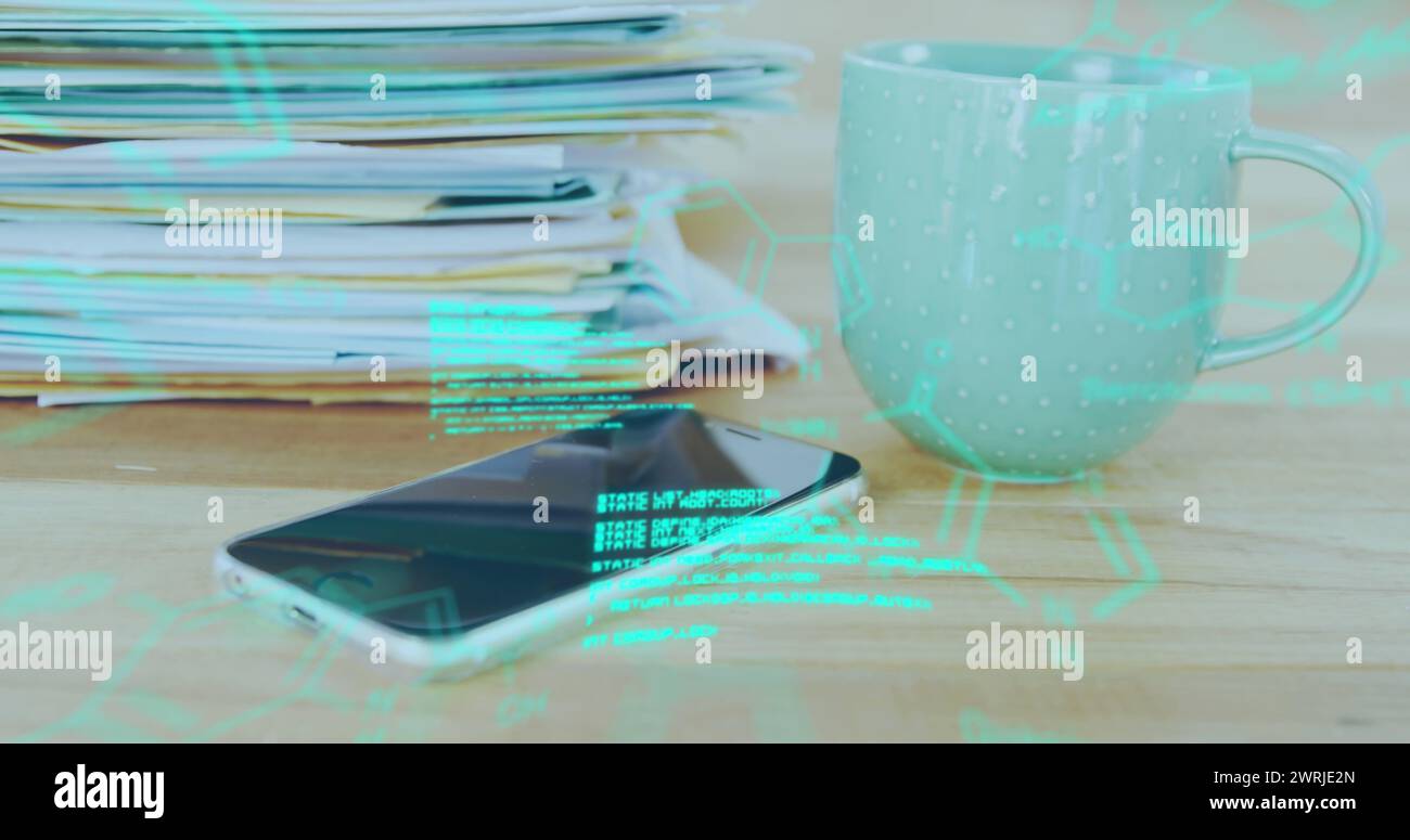 Bild der Datenverarbeitung über Papier und Smartphone Stockfoto