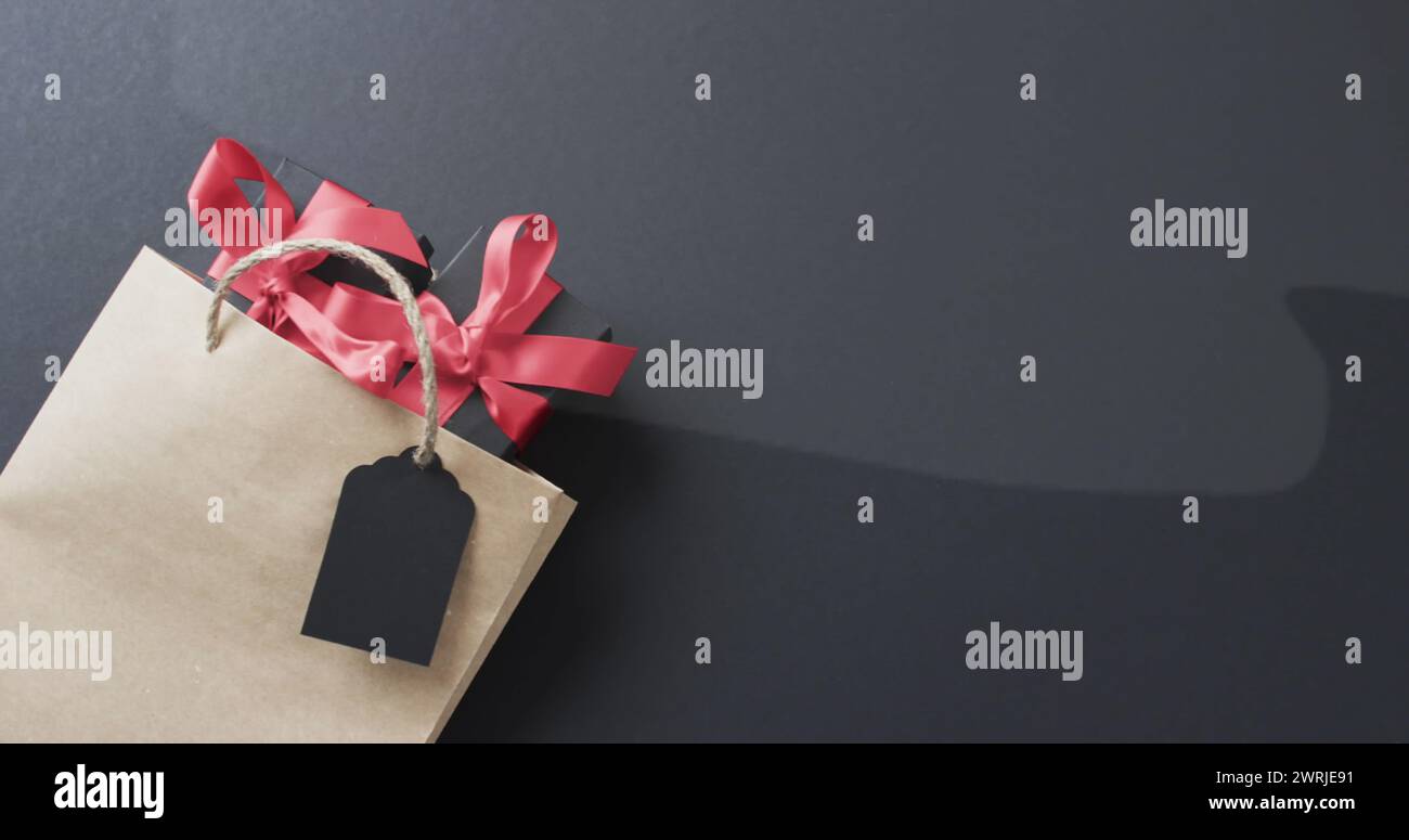 Bild: Text von Cyber monday über der Einkaufstasche Stockfoto