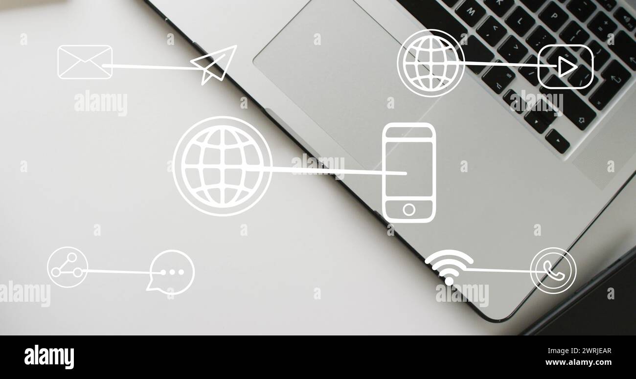 Abbildung von Symbolen und Datenverarbeitung über Laptop Stockfoto