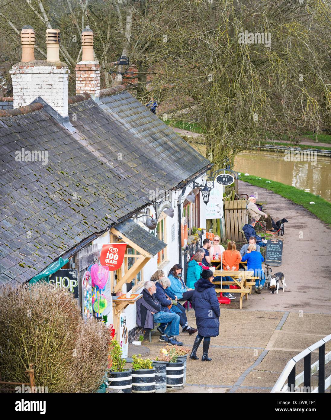 Café 61 neben dem Grand Union Kanal am Fuße der Foxton Schleusen, England. Stockfoto