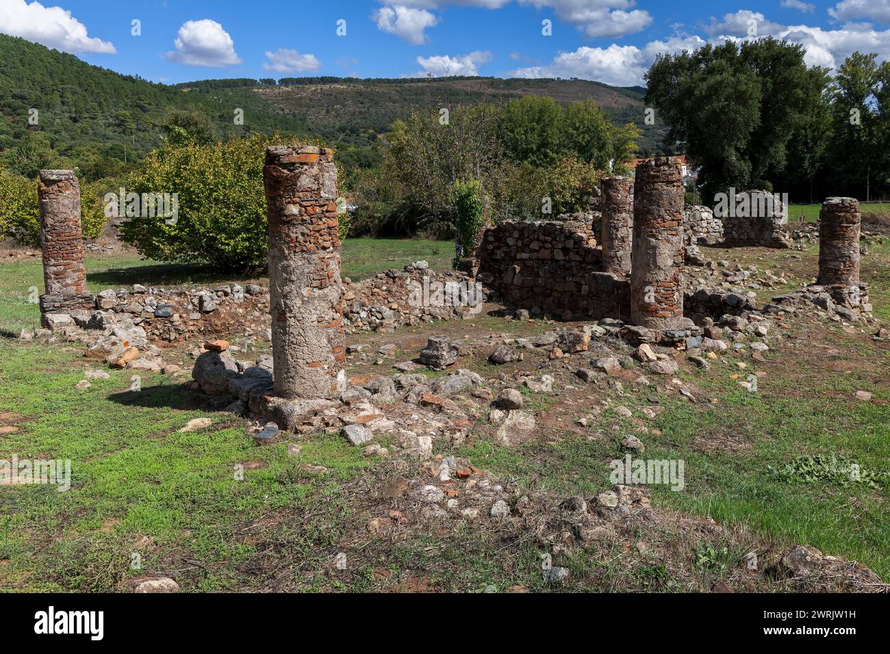 Ein malerischer Blick auf die römischen Ruinen von Ammaia, Portugal Stockfoto