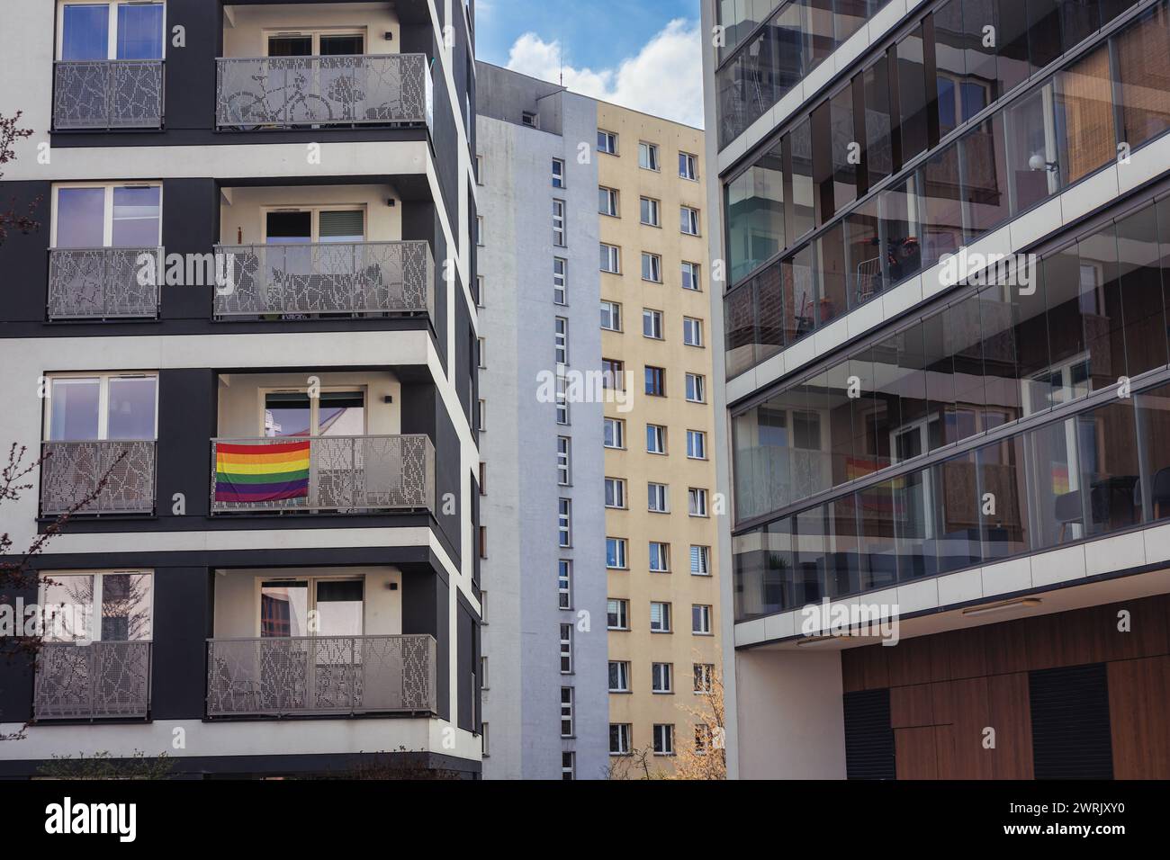 Architektonischer Kontrast im Goclaw-Viertel, Unterbezirk von Praga-Poludnie, Warschau-Stadt, Polen Stockfoto