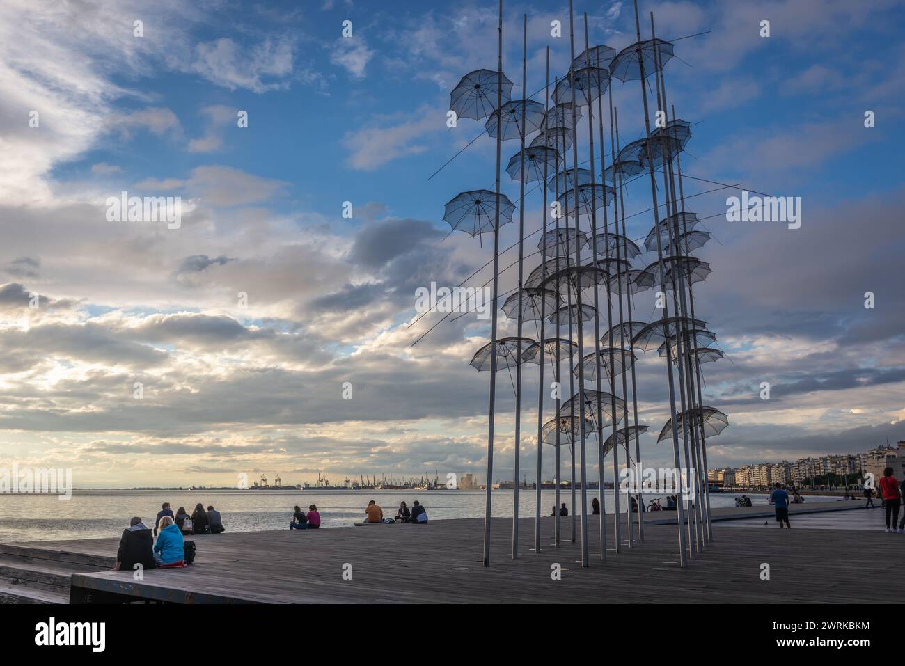 Die Schirmplastik von George Zongolopoulos in Thessaloniki, Griechenland Stockfoto
