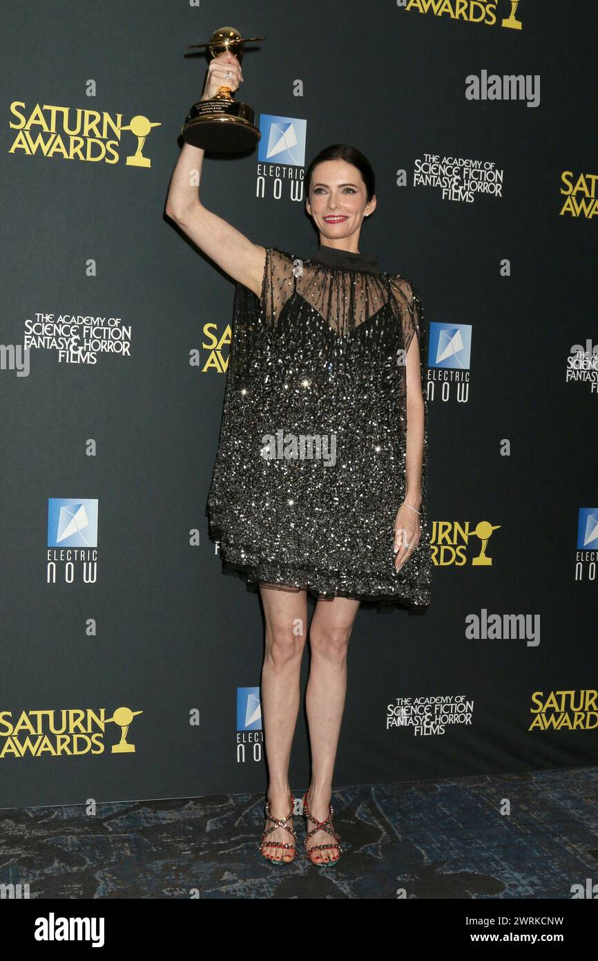 LOS ANGELES - 4. Februar: Elizabeth 'Bitsie' Tulloch bei den Saturn Awards 2024 im Burbank Convention Center am 4. Februar 2024 in Burbank, KALIFORNIEN Stockfoto