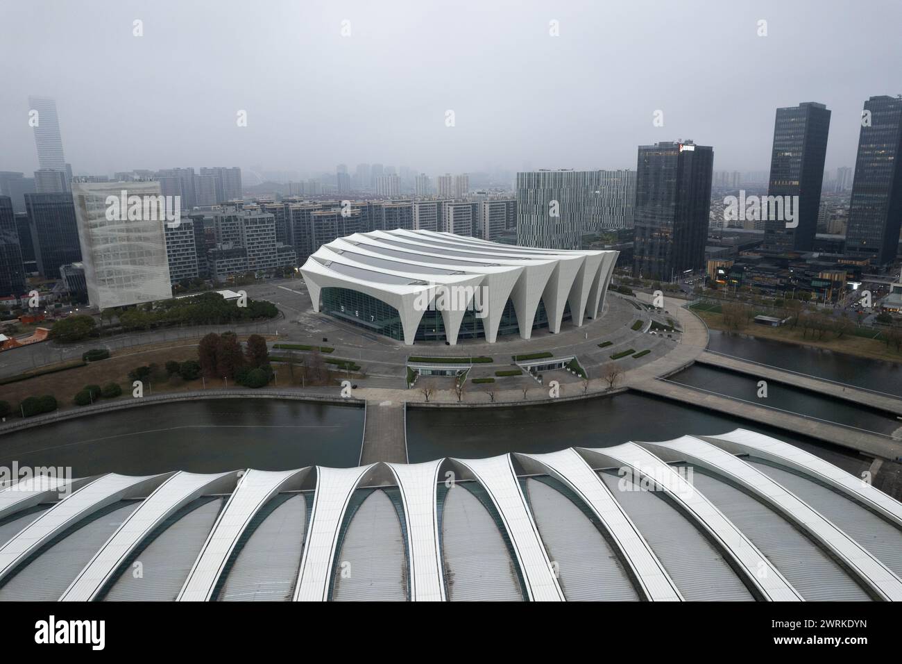 Eine Drohnenaufnahme des Shanghai Oriental Sports Center in Shanghai, China Stockfoto