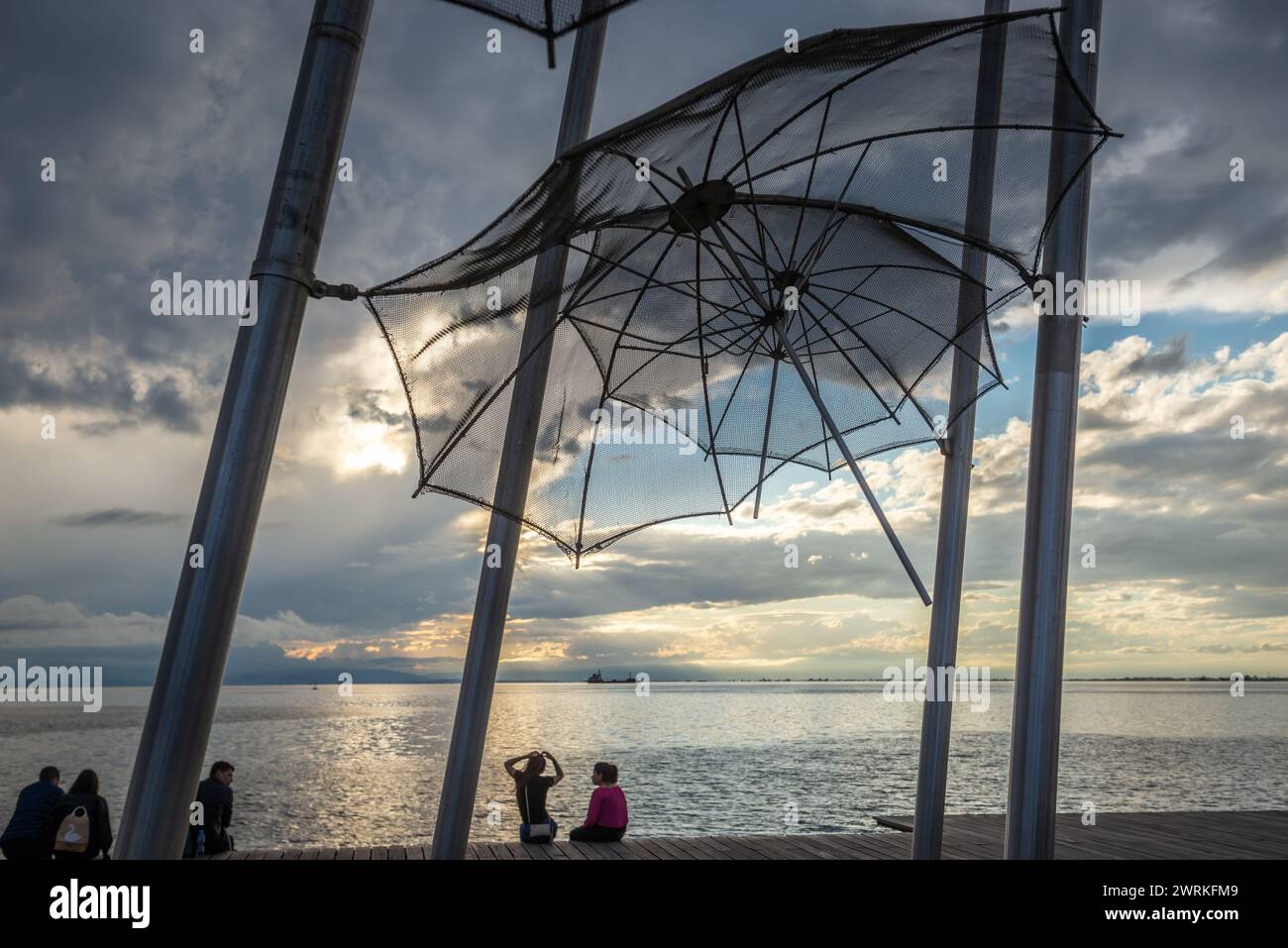 Die Schirmplastik von George Zongolopoulos in Thessaloniki, Griechenland Stockfoto