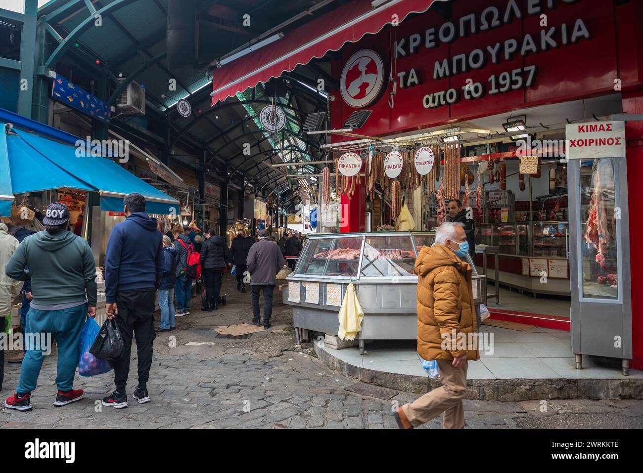 Metzgerstand auf dem Kapani-Lebensmittelmarkt in Thessaloniki, Griechenland Stockfoto