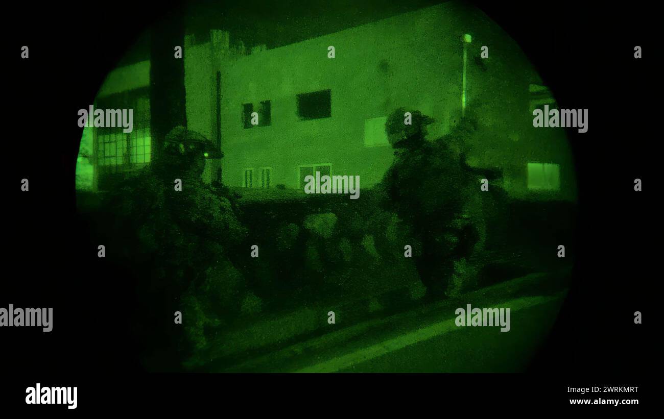 Seoul, SÜDKOREA. März 2024. 13. März 2024-Seoul, Südkorea-Night Vision von ROK und USA Special Warfare Forces nehmen an einer nächtlichen Angriffsübung während eines Freedom Sheild 2024 in Südkorea Teil. Freedom Sheild 2024 ist eine 11-tägige jährliche gemeinsame Übung zwischen Südkorea und den USA gegen nordkoreanische Provokationen, auf diesem Foto von der Flotte. (Kreditbild: © Verteidigungsministerium via ZUMA Press Wire) NUR REDAKTIONELLE VERWENDUNG! Nicht für kommerzielle ZWECKE! Stockfoto