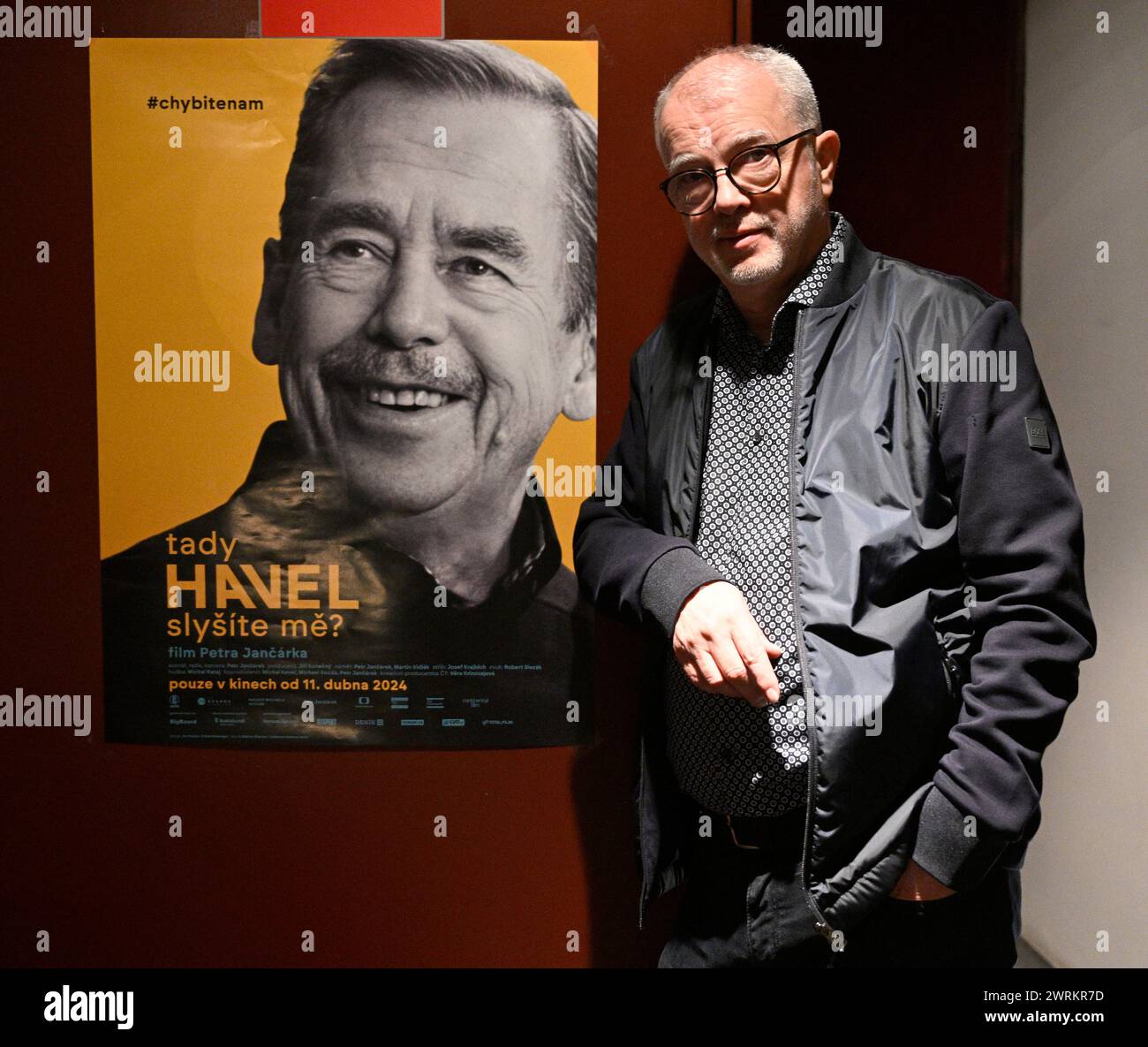 Prag, Tschechische Republik. März 2024. Filmregisseur Petr Jancarek nimmt am 13. März 2024 in Prag, Tschechische Republik, an einer Filmvorführung für Journalisten des Dokumentarfilms über die letzten drei Lebensjahre des verstorbenen tschechischen Präsidenten Vaclav Havel mit dem Titel „Havel Speaking, CAN you Hear Me?“ Teil. Quelle: Michal Krumphanzl/CTK Photo/Alamy Live News Stockfoto