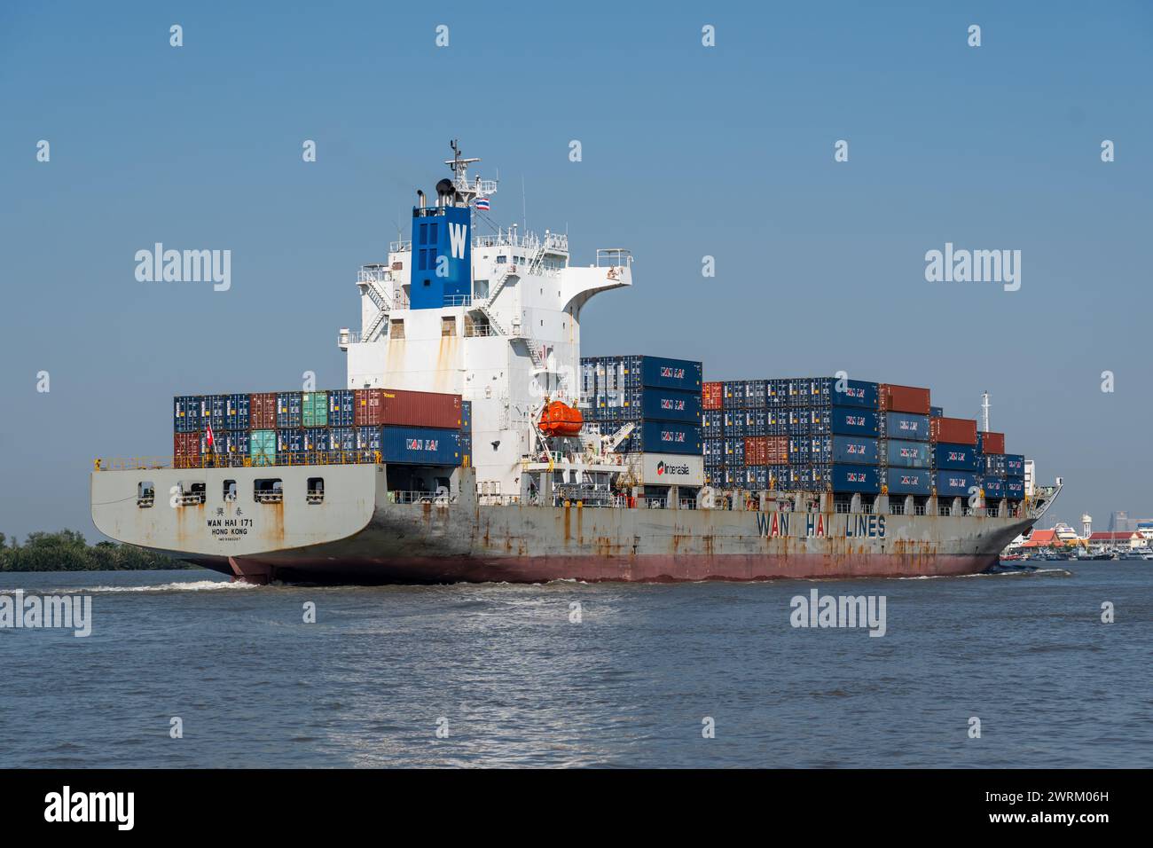 Containerfrachtschiff Wan Hai 171 Linien, Import Export Handel Geschäft Handel Logistik und Transport von International, Fracht Transport Seefahrt. Stockfoto