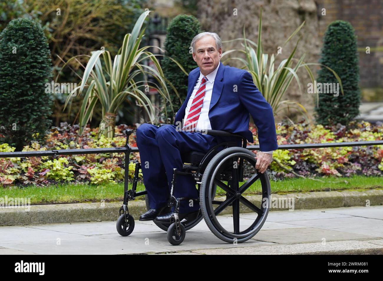 Der Gouverneur von Texas, Greg Abbott, trifft in der Downing Street in London ein, vor einem Treffen mit Wirtschaftsminister Kemi Badenoch, um eine Erklärung über die gegenseitige Zusammenarbeit zur Stärkung der Handels- und Wirtschaftsentwicklungsbeziehungen zwischen dem Vereinigten Königreich und dem US-Bundesstaat Texas zu unterzeichnen. Bilddatum: Mittwoch, 13. März 2024. Stockfoto