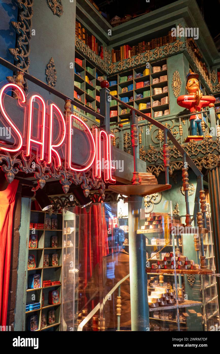 Die fantastische Welt der portugiesischen Sardine befindet sich am Times Square, New York City, USA 2024 Stockfoto