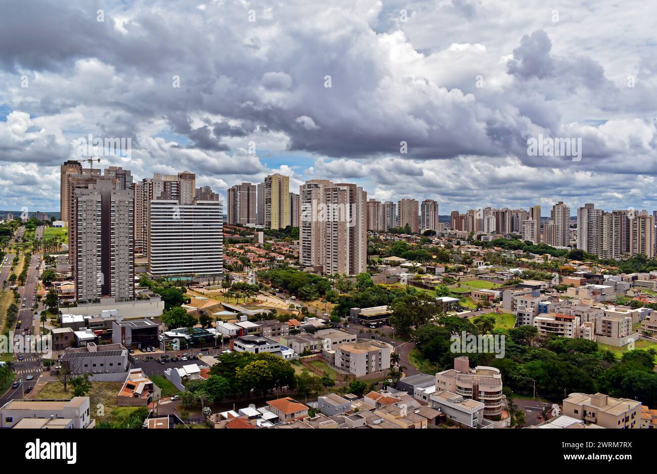 Panoramablick auf die Stadt Ribeirao Preto in Sao Paulo, Brasilien Stockfoto