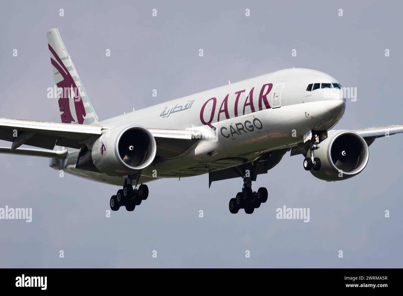 Lüttich, Belgien - 2. Juli 2017: Qatar Airways Frachtflugzeug am Flughafen. Luftfracht und Versand. Luftfahrt und Luftfahrt. Transportindustrie. Global Inter Stockfoto