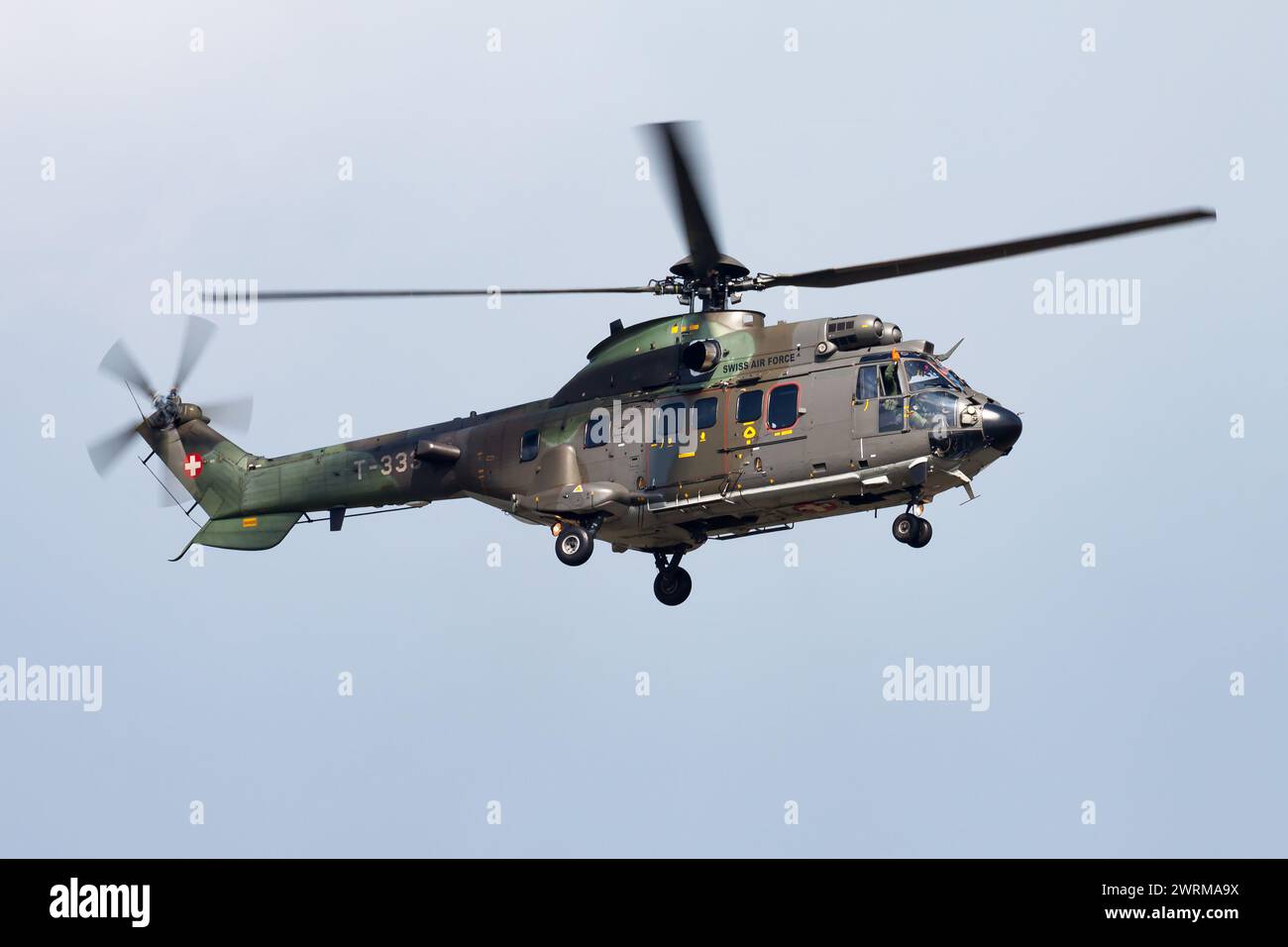 Kleine Brogel, Belgien - 13. September 2012: Militärhubschrauber auf Luftbasis. Flugbetrieb der Luftwaffe. Luftfahrt und Flugzeuge. Luftverteidigung. Militär Stockfoto