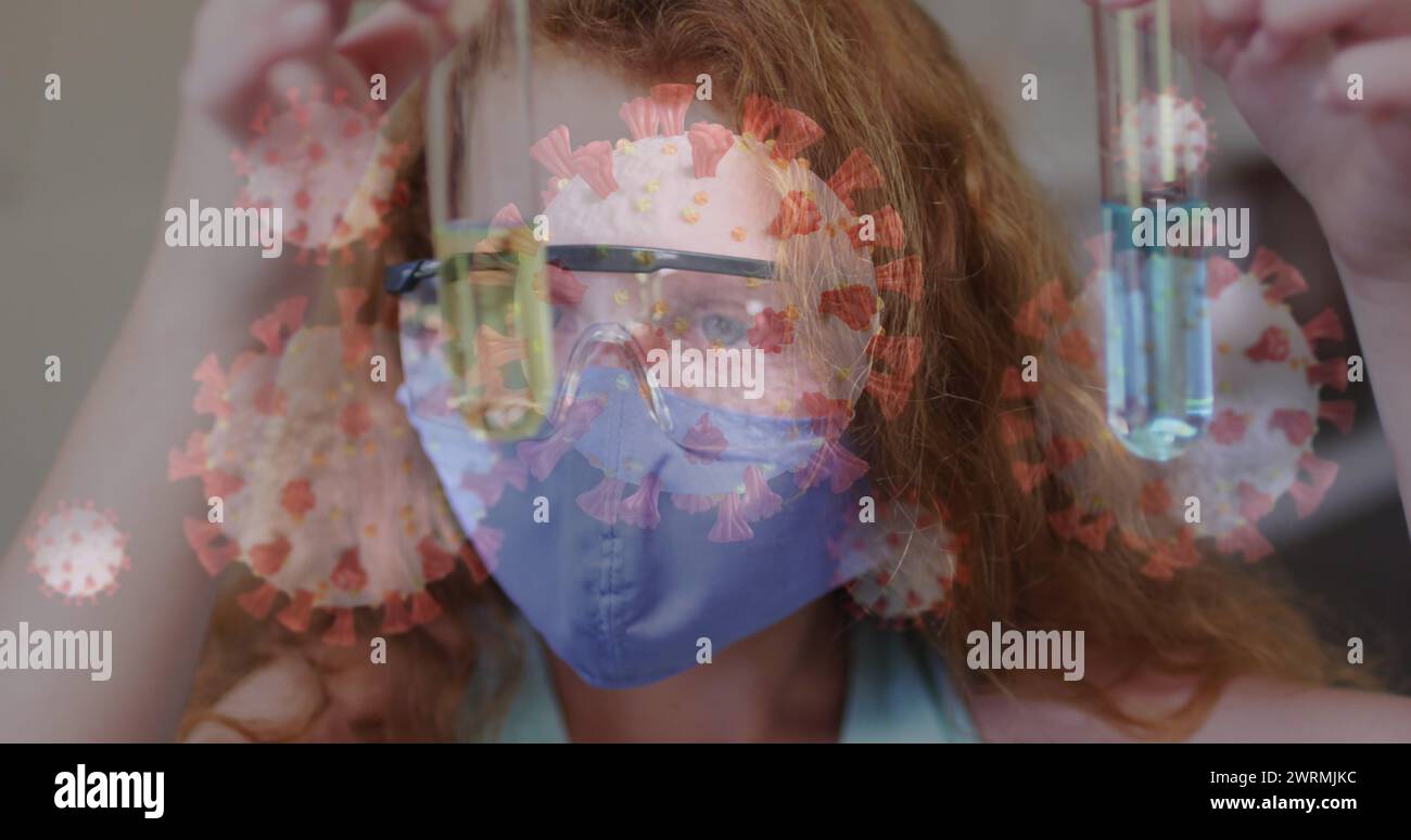 Bild von covid-19-Zellen und Schulmädchen im Wissenschaftsunterricht mit Gesichtsmaske Stockfoto