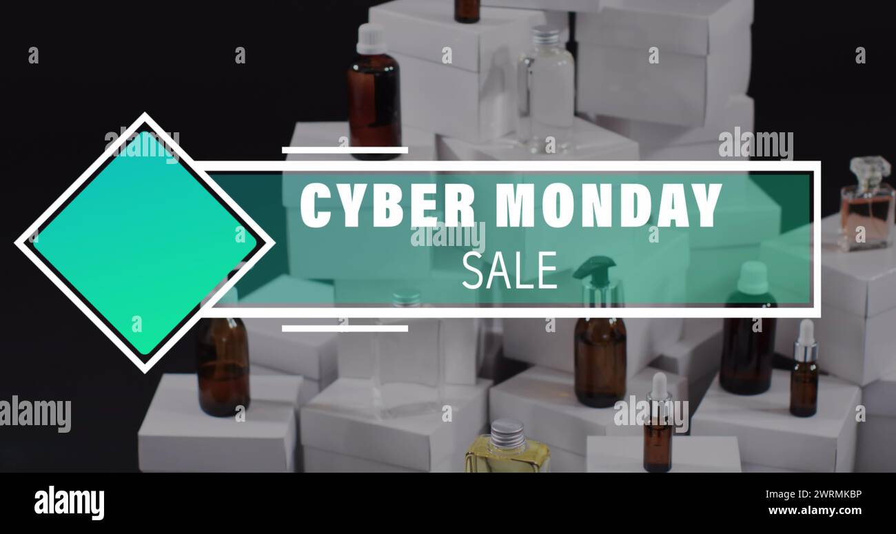Bild: Cyber monday Verkaufstext über Boxen und Kosmetikprodukten Stockfoto