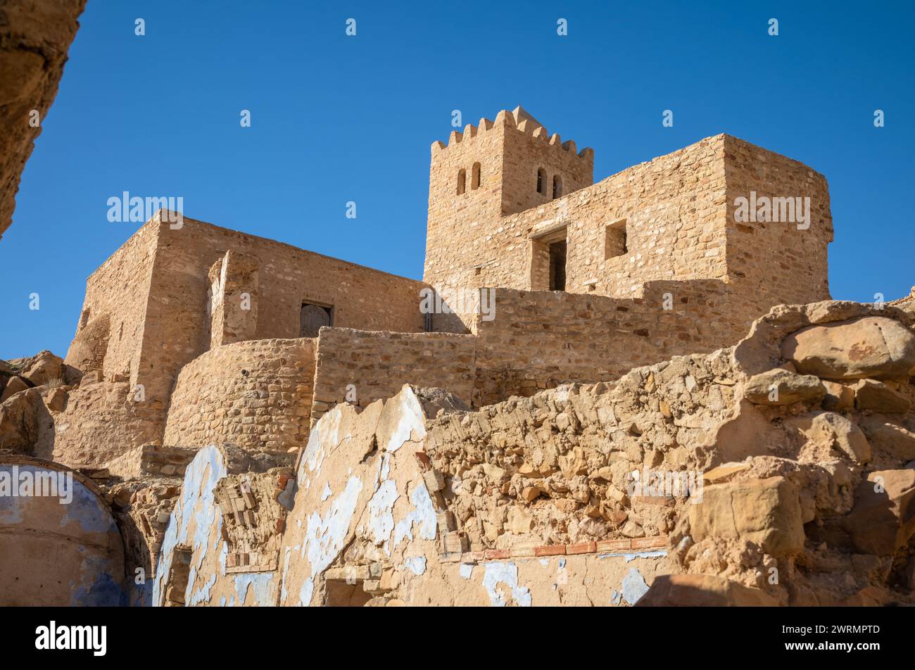 Das erhaltene alte dar al-Baraka, oder Haus der Segnungen, ein befestigter Speicher in dem verlassenen Berberdorf Zriba El Alia (Zriba ol Stockfoto
