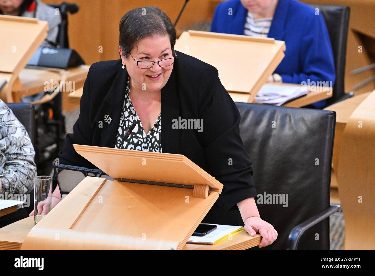 Edinburgh Schottland, Vereinigtes Königreich 13. März 2024. Jackie Baillie MSP nimmt an der Oppositionsdebatte Teil, die die Wartelisten der NHS im schottischen Parlament herunterbringt. Credit sst/alamy Live News Stockfoto