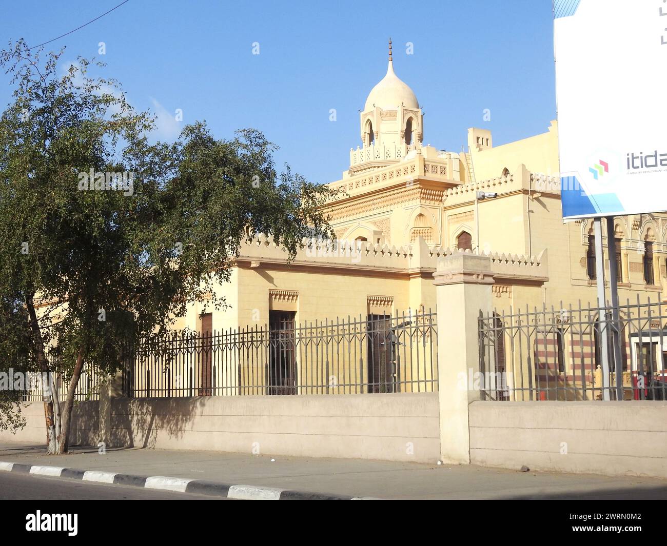 Kairo, Ägypten, 2. März 2024: Sultana Malak's Palace, Sultan Hussein Kamel Palace, entworfen vom belgischen Ingenieur Edouard Empain, im Heliop Stockfoto