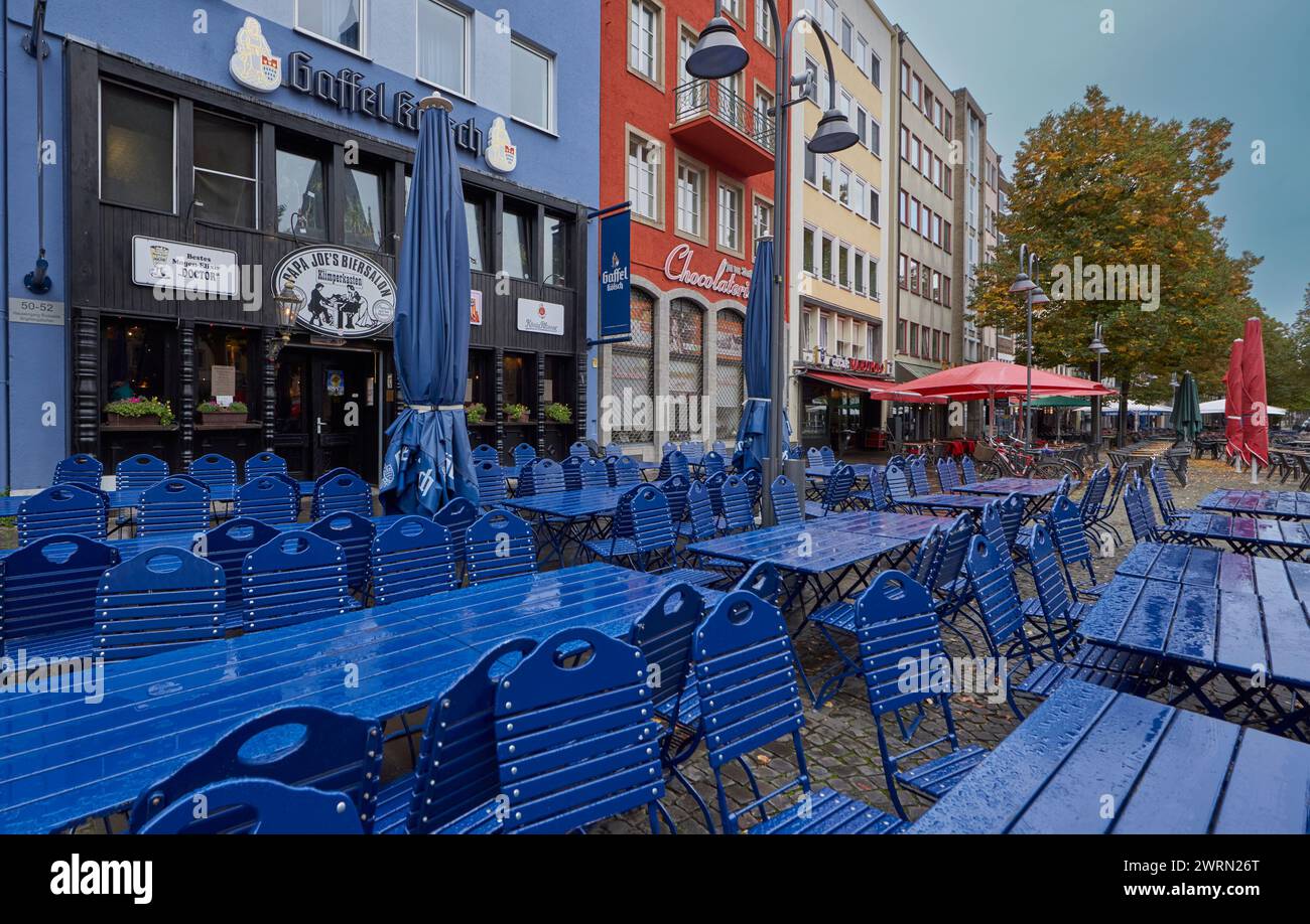 Straßencafé im Zentrum von Köln, Deutschland Stockfoto