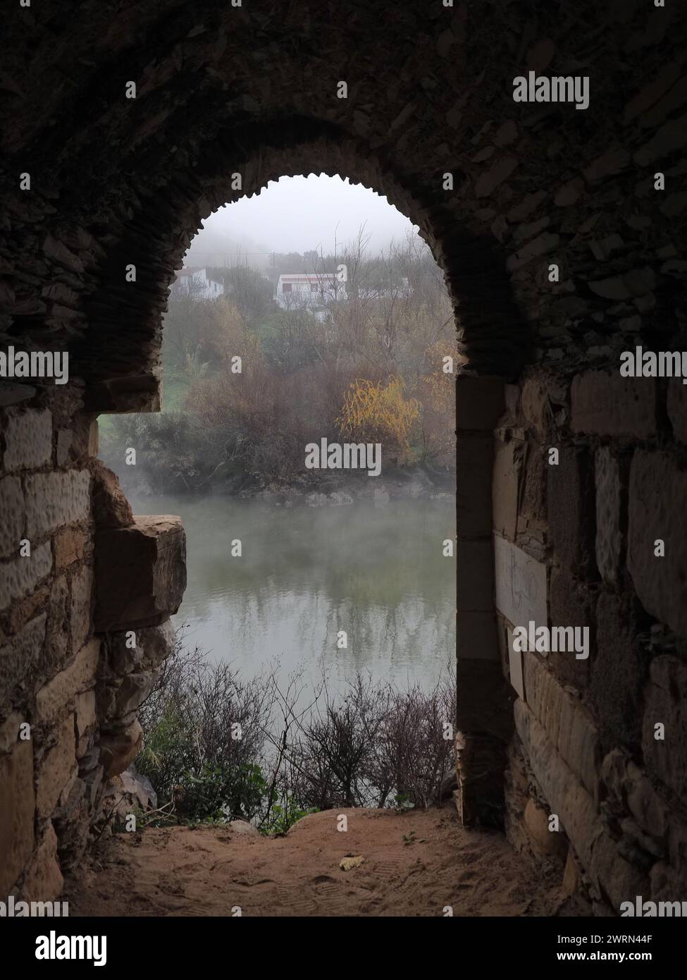 El municipio de Mértola, en Portugal, el paso por él del Río Guadiana, y algunos de los monumentos que se sitúan en sus orillas Stockfoto