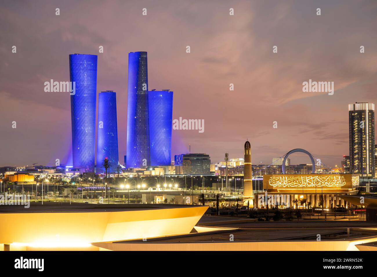 Lusail Plaza 4 Tower. Al Saad Tower Lusail Boulevard mit 27 Moschee Stockfoto