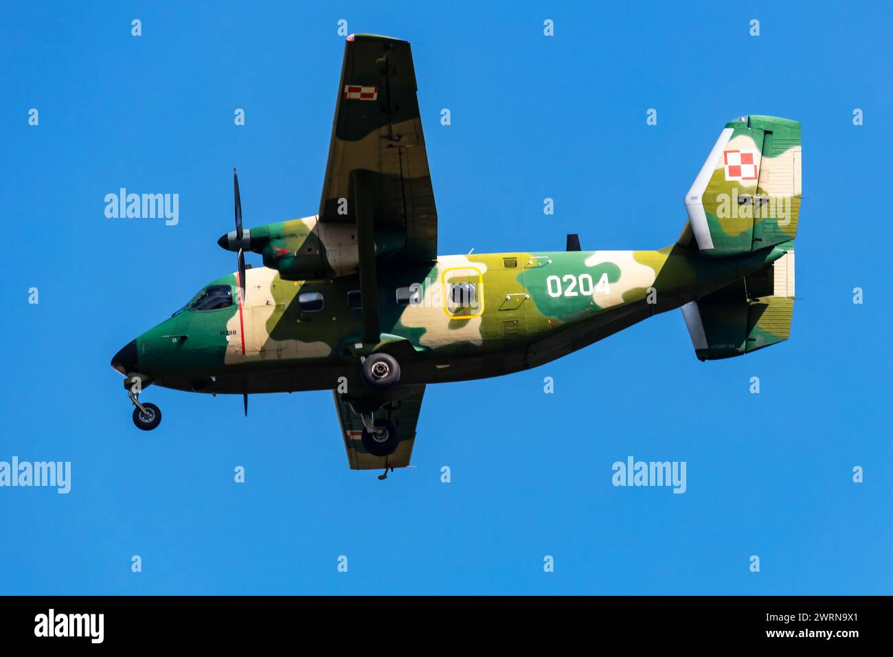 Radom, Polen - 26. August 2023: Polnische Luftwaffe PZL M28 Bryza Transportflugzeug fliegen. Luftfahrt- und Militärflugzeuge. Stockfoto