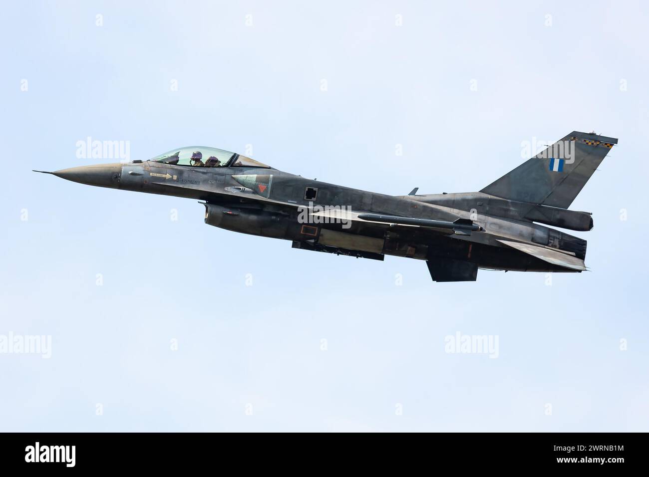 Radom, Polen - 27. August 2023: Die Hellenic Air Force Lockheed F-16 kämpfte mit Falcon-Kampfflugzeug. Luftfahrt- und Militärflugzeuge. Stockfoto