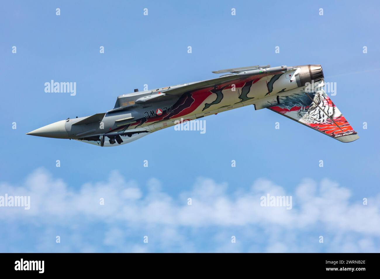 Zeltweg, Österreich - 3. September 2022: Austrian Air Force Eurofighter Typhoon. Militärisches Kampfflugzeug auf dem Luftstützpunkt. Flugbetrieb. Luftfahrt und A Stockfoto