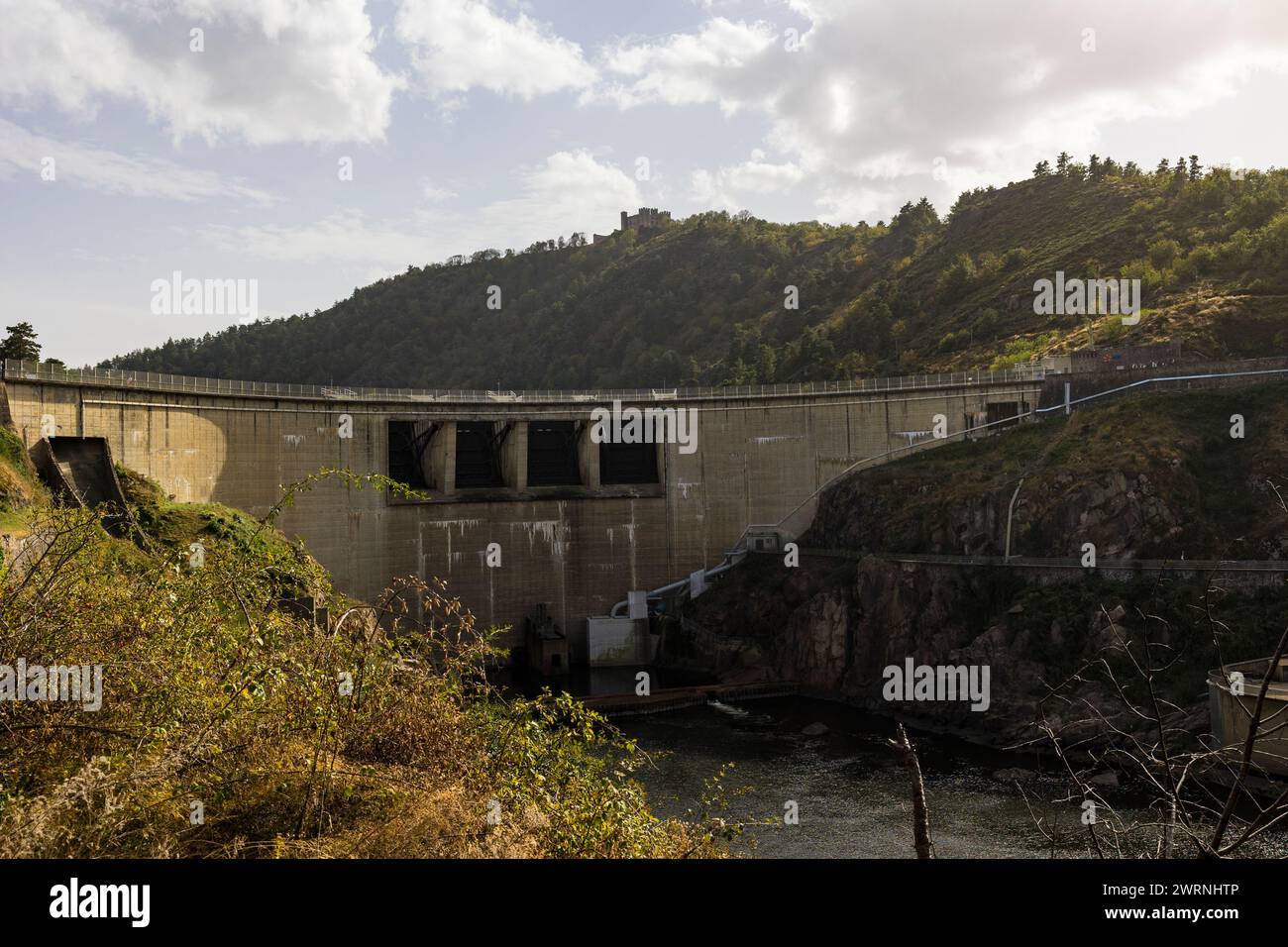 Barrage hydroélectrique de Grangent, dans les Gorges de la Loire Stockfoto