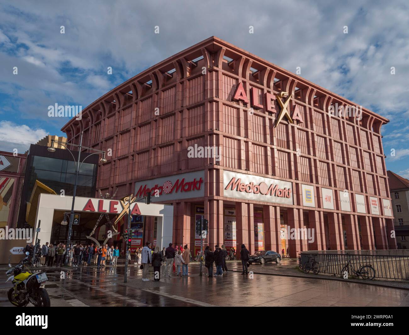 MediaMarkt Tech Village Electronics Retail and Repair Shop in Berlin, Deutschland. Stockfoto