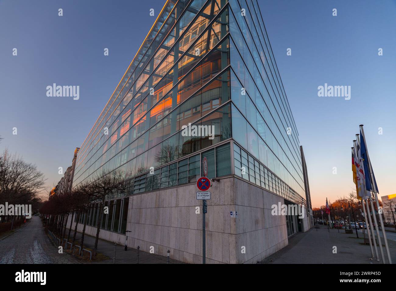 Berlin, Deutschland - 16. Dezember 2021: Sitz der Christlich-Demokratischen Union Deutschlands, ein christdemokratischer und konservativer politischer Teil Stockfoto