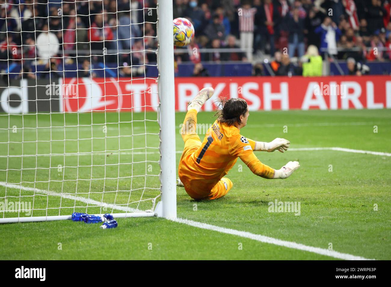 Madrid, Madrid, SPAGNA. März 2024. 13/2024 Madrid, zweites Leg des Achtelfinales der Champions League 2023/24, Fußballspiel zwischen CF Atletico Madrid gegen den FC Internazionale Milano im Civita Metropolitano Stadion in Madrid. Im Bild: Yann Sommer vom FC Internazionale (Foto: © Fabio Sasso/ZUMA Press Wire) NUR REDAKTIONELLE VERWENDUNG! Nicht für kommerzielle ZWECKE! Stockfoto