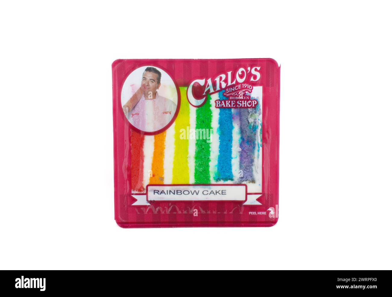 Ocala, FL 3-2-2024 Carlos Bake Shop seit 1910 ist eine Bäckerei in Familienbesitz, die in der TLC-Hit-Show Cake Boss vorgestellt wird. regenbogenkuchen. Isoliert auf weiß Stockfoto