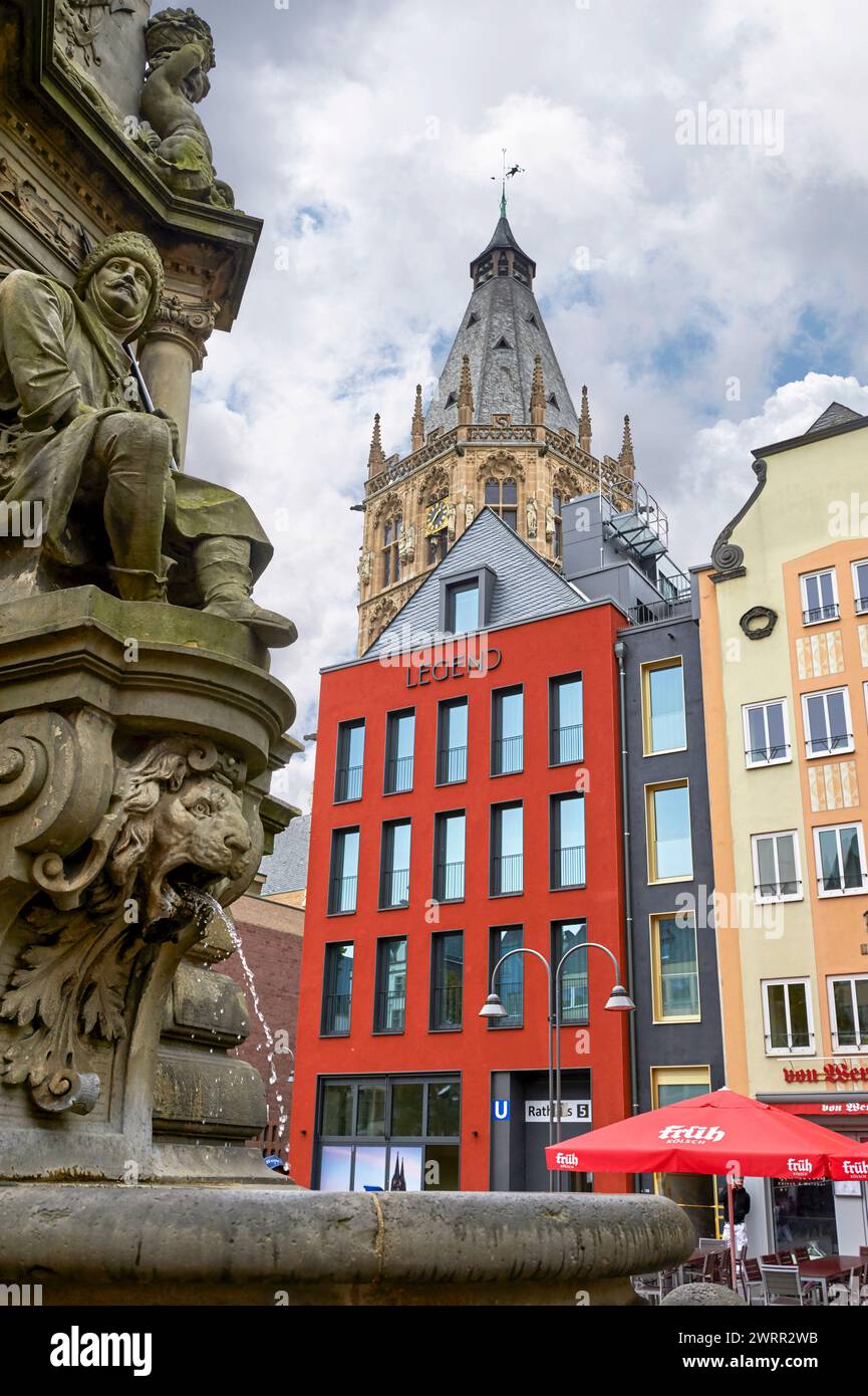 Brunnenfragment auf dem Kölner Platz an einem regnerischen Tag, Deutschland Stockfoto