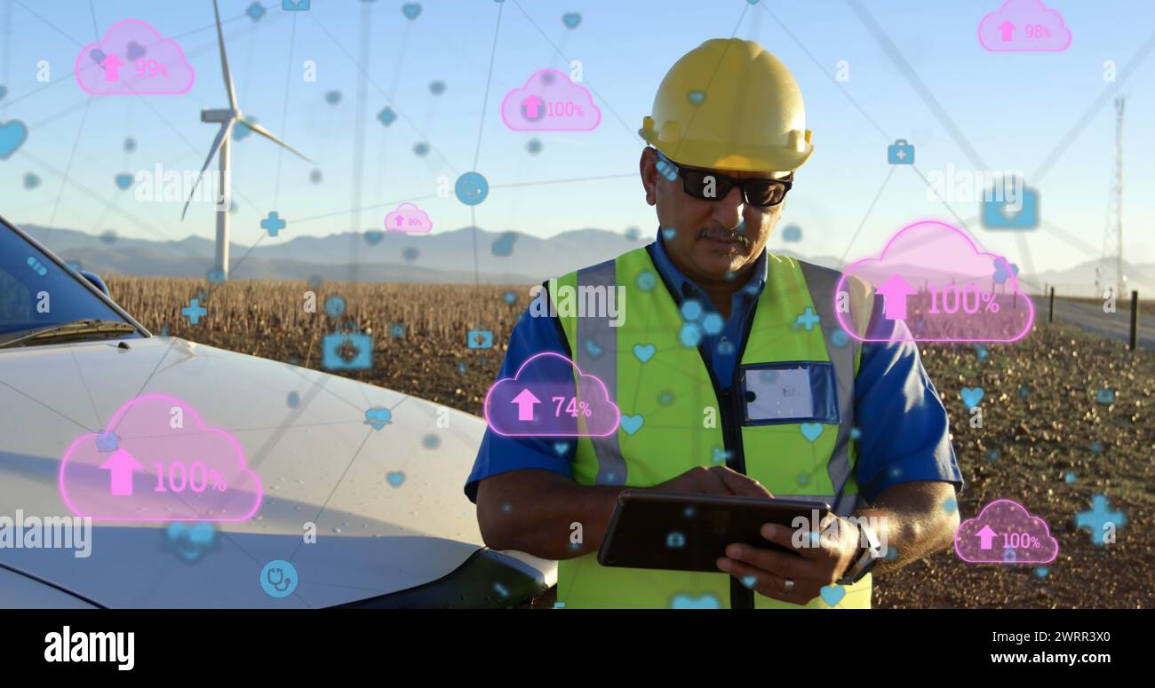 Digitales Netzwerkkonzept mit Ingenieur, Windturbinen und rosa Wolken. Stockfoto