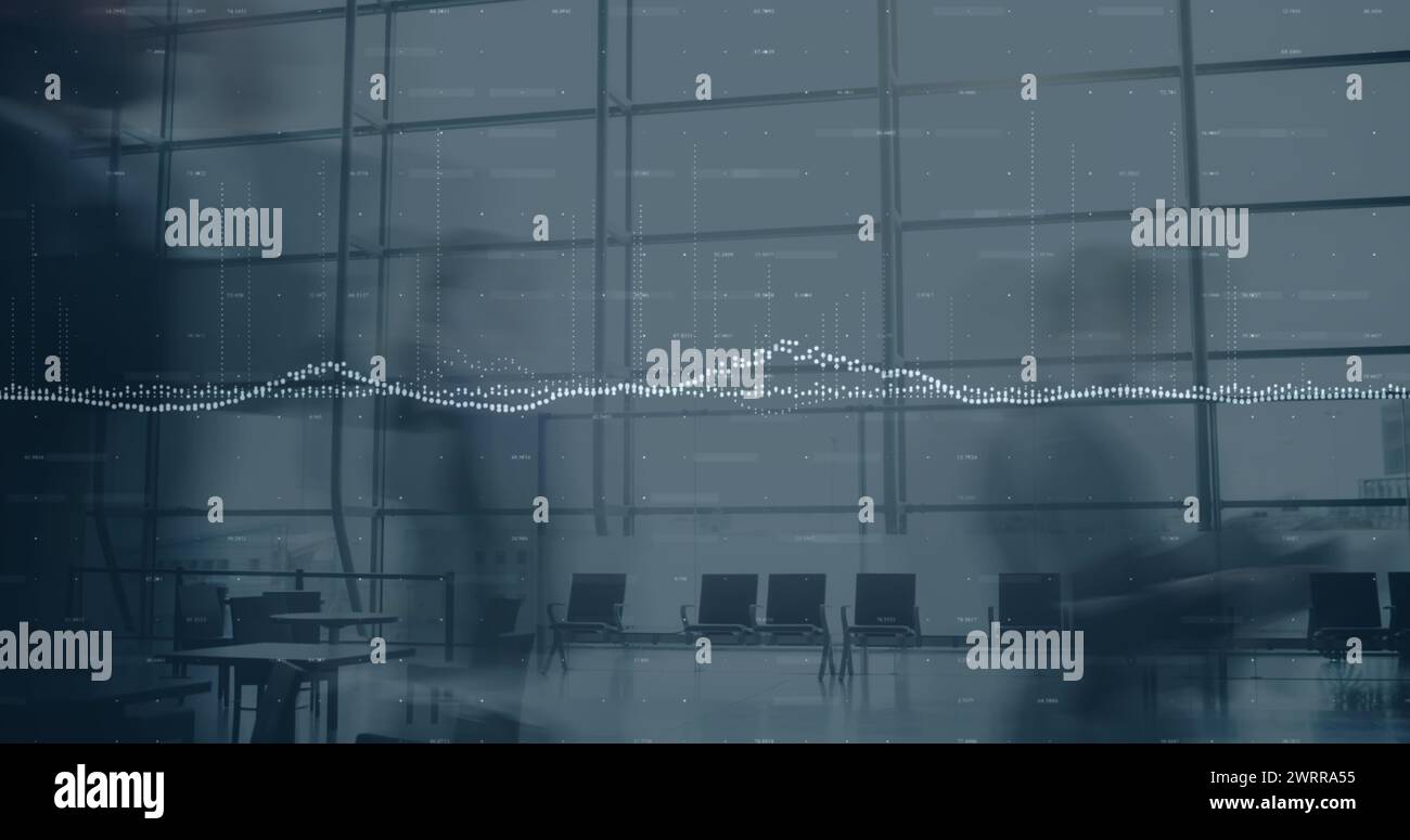 Zusammengesetztes Bild der statistischen Datenverarbeitung gegen Zeitraffer von Personen, die im Büro gehen Stockfoto