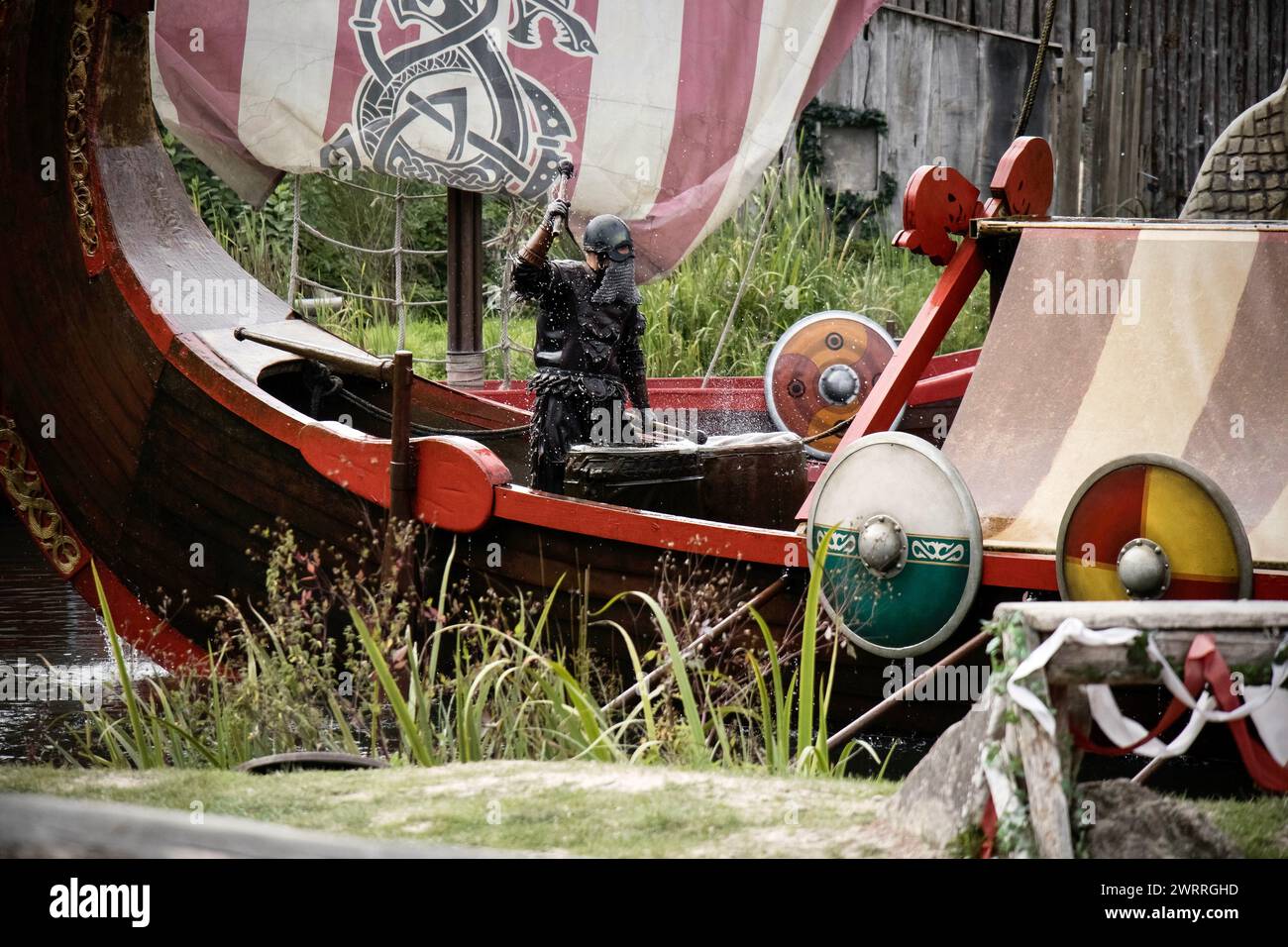 Wikinger machen Trommeln in Puy du Fou Stockfoto