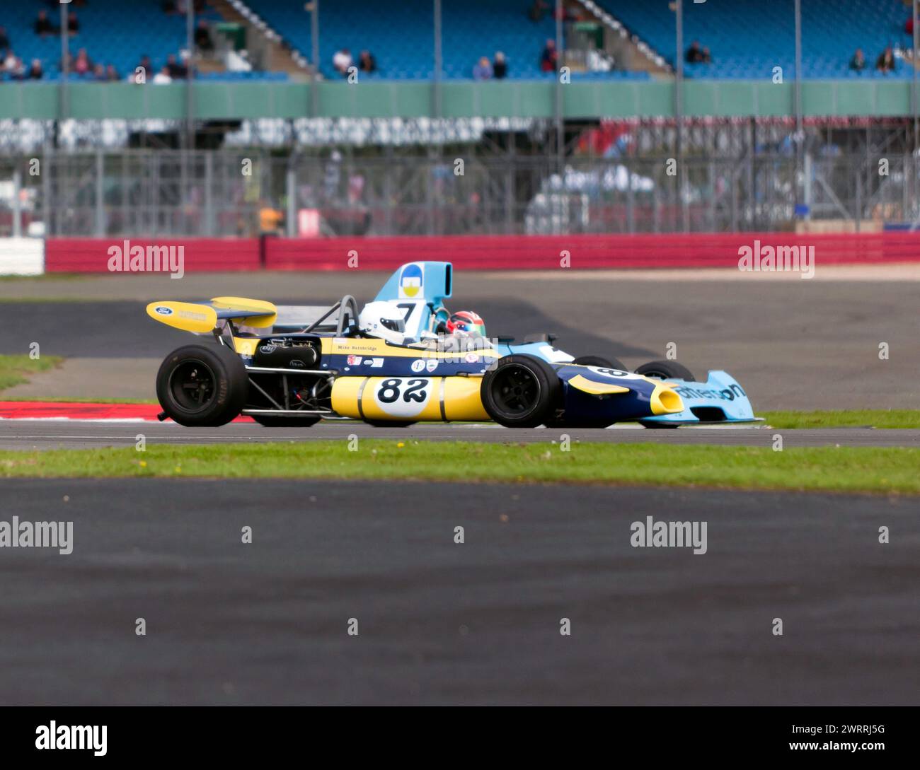 Mike Bainbridge fuhr sein Gelb und Blau, 1971, Brabham BT35, während der Derek Bell Trophy für HSCC Formula Libre, beim Silverstone Festival 2023 Stockfoto