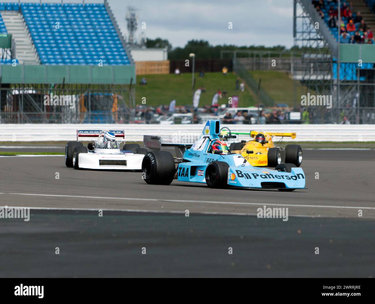 Rennsport bei der Derek Bell Trophy für HSCC Formula Libre beim Silverstone Classic 2023 Stockfoto