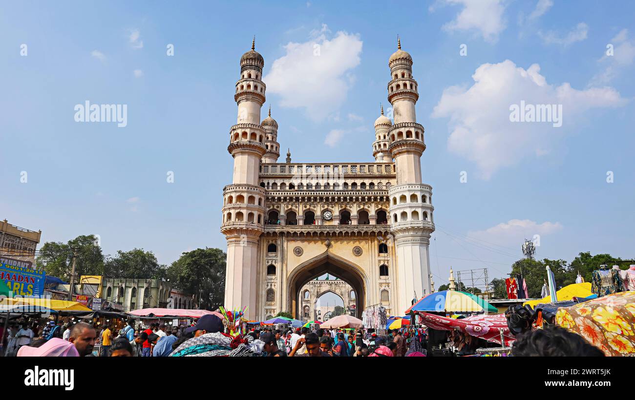 Blick auf das Symbol von Hyderabad Charminar, erbaut 1591 von Muhammad Quli qutb Shah, Hyderabad, Telangana, Indien. Stockfoto