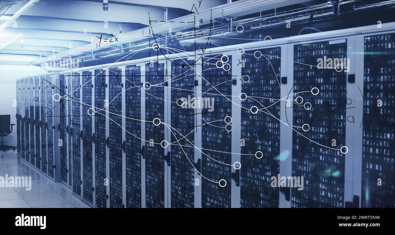 Das digitale Bild zeigt mathematische Probleme und Datenfluss in einem Netzwerkkonzept im Serverraum. Stockfoto