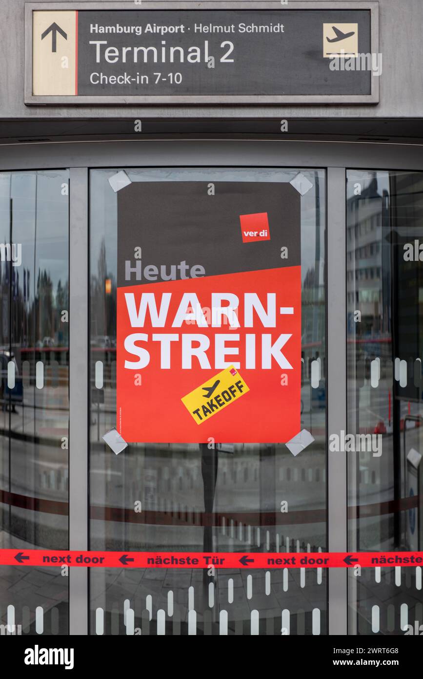Hamburg, Deutschland, 14. März 2024 - Verdi-Streik von Sicherheitskräften. Eingangstür mit Poster defekt. Übersetzung: „Heute: Warnstreik“ Stockfoto